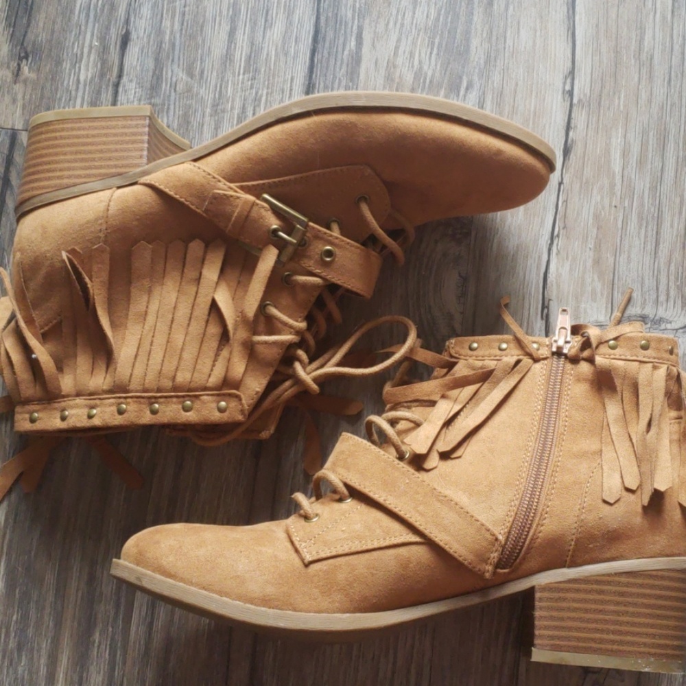 Indigo rd fringe side zipper lace up bootie sz 10